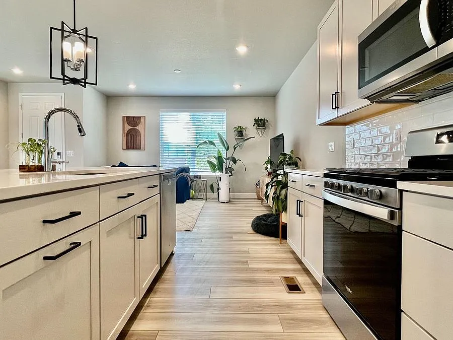 3 bed, 1664 sqft, $3,800 — Photo 1