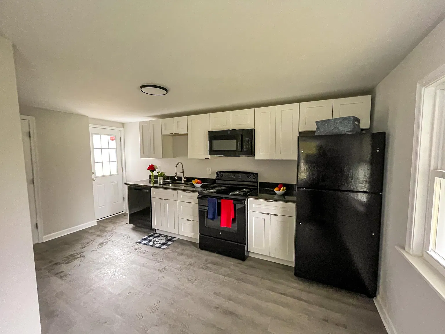 1710 Lower Rocky Dale Rd — Photo 2