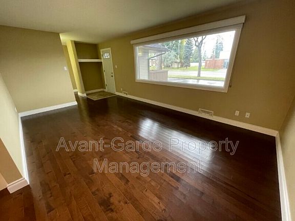 5th image of 5011 106th Ave NW