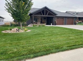 2020 Pondside Ln, Rock Valley, IA 51247