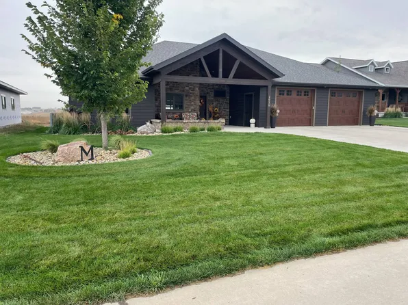 2020 Pondside Ln, Rock Valley, IA 51247