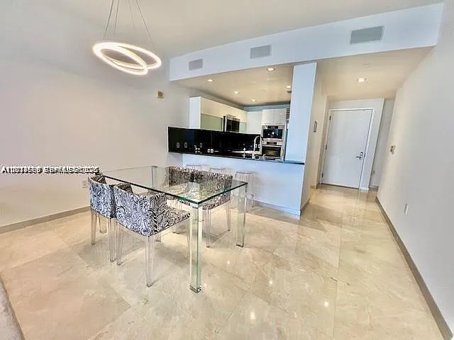 Jade Ocean Condo — Photo 3
