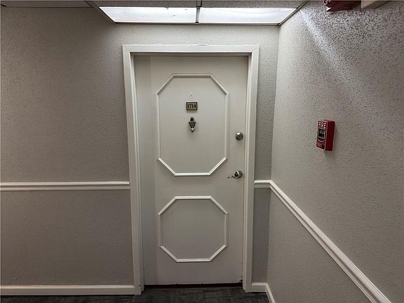 4th image of 2479 Peachtree Rd NE APT 1714