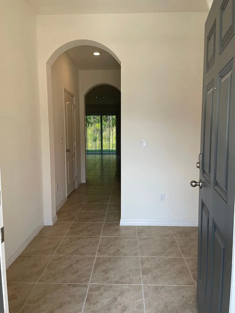 3 bed, 2.5 bath, 1758 sqft, $1,899 — Photo 2