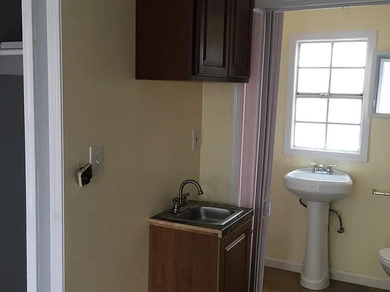 443-445 W Florence Ave — Photo 11