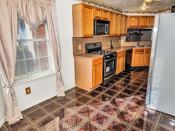 Dinning & Kitchen Area
