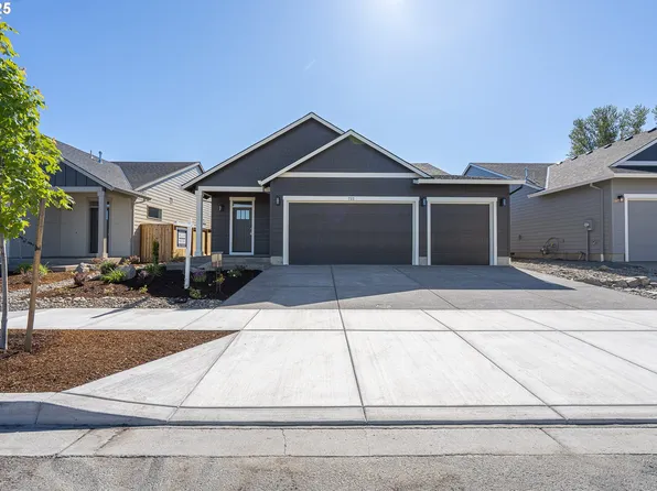 722 Tigerlily St, Silverton, OR 97381