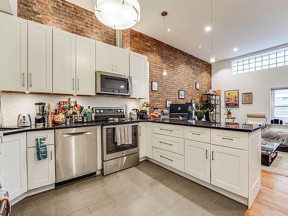 4th image of 311 1st St APT 2B