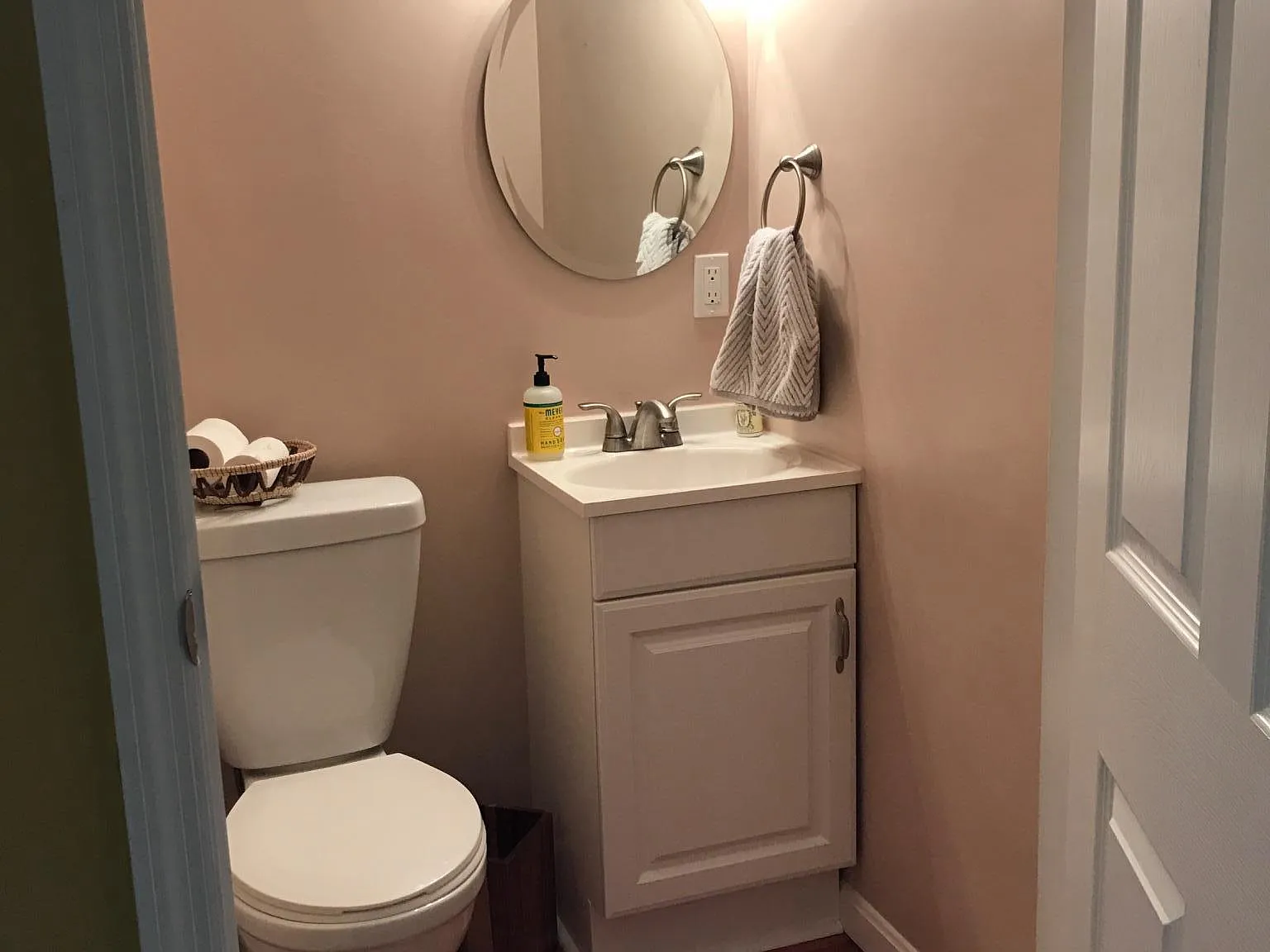2 bed, 1.5 bath, 1400 sqft, $1,800 — Photo 2