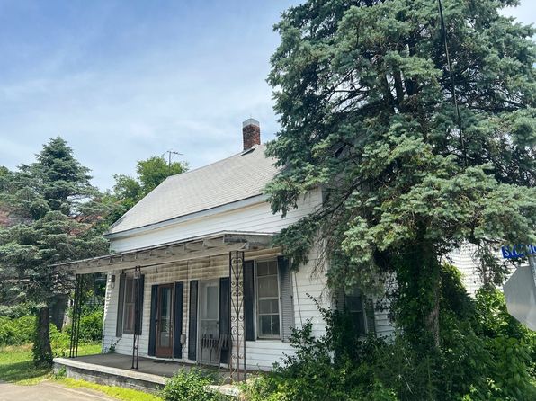 102 N Sycamore St, Campbellsburg, IN 47108
