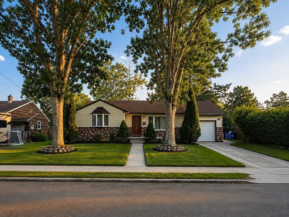 1st image of 230 Ridgewood Dr