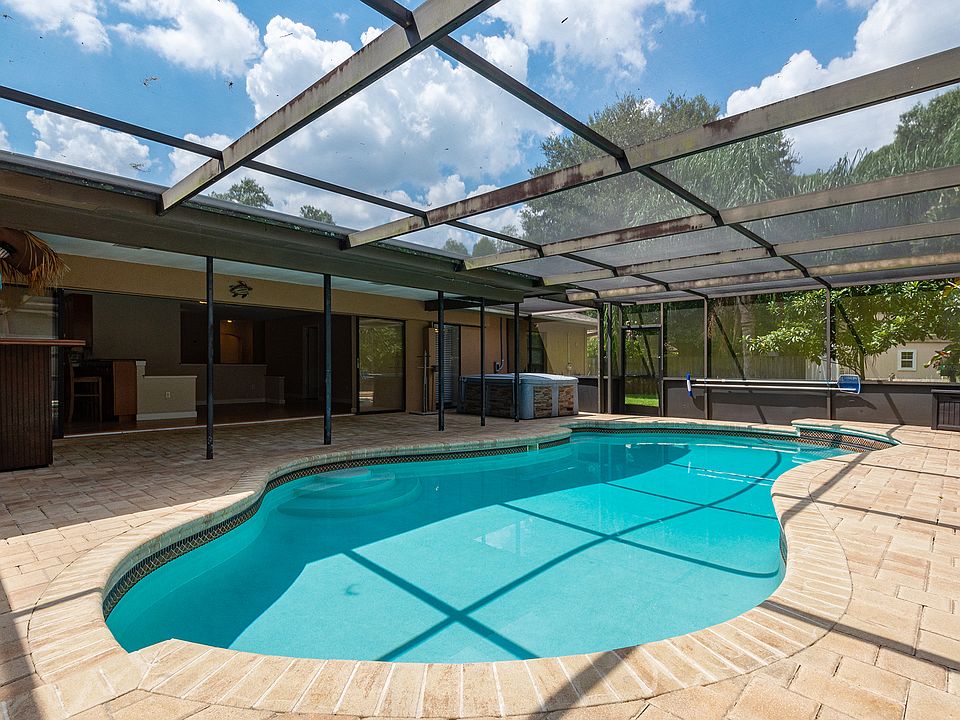 4 bedroom, large lot, no HOA