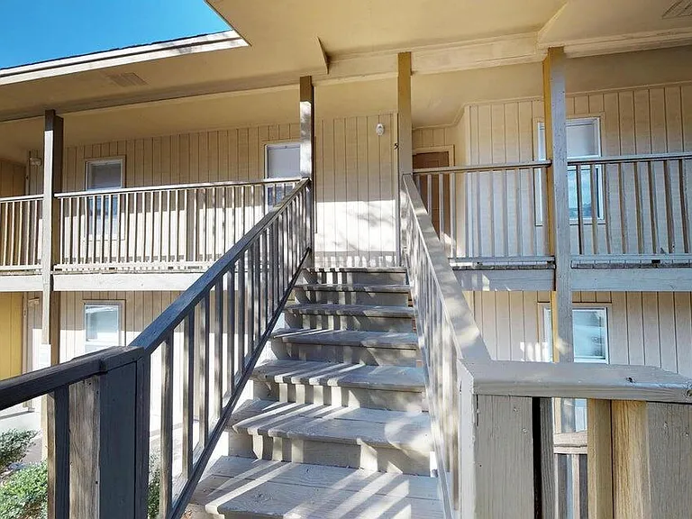 1863 Norwood Ct #4 — Photo 2