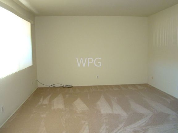3rd image of 935 Castlewood Dr APT 2