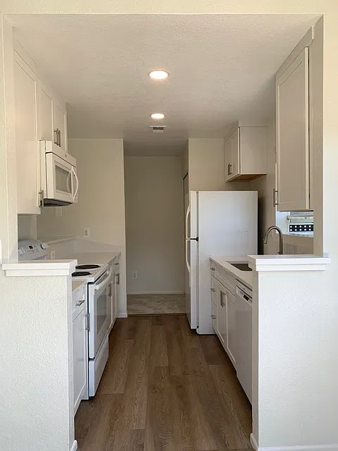 2 bed, 1043 sqft, $3,125 — Photo 4