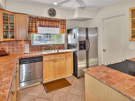 3rd image of 523 Sheridan Dr