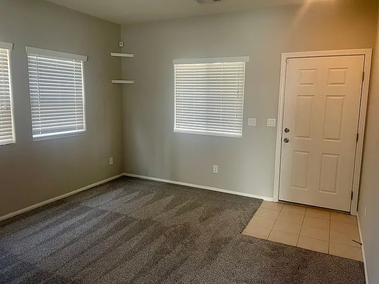8365 S Pioneer Way — Photo 3