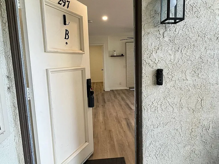 23335 La Crescenta #B — Photo 5