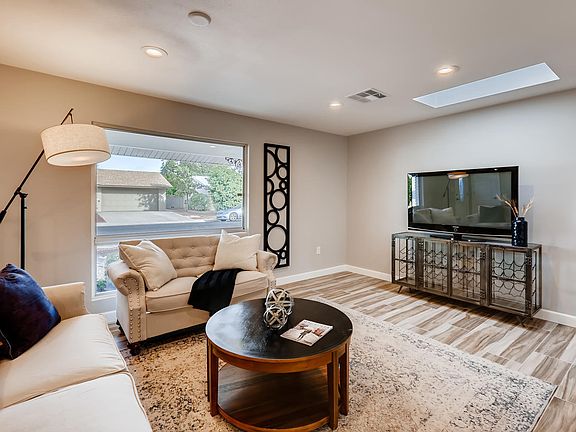 3rd image of 10822 W Tropicana Cir