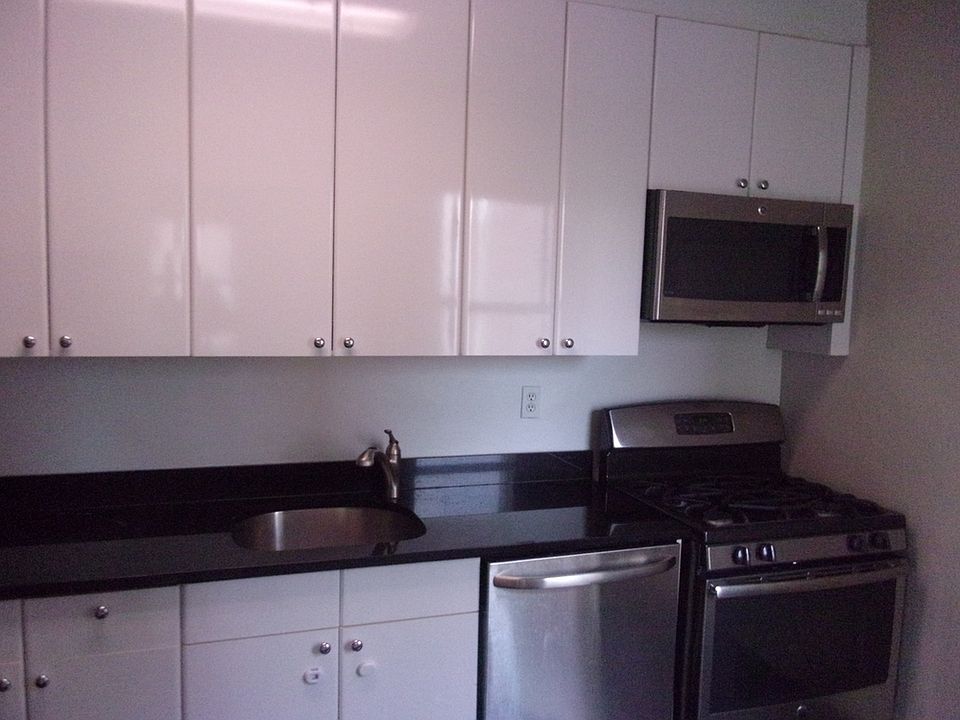1st image of 200 E 64th St APT 20C
