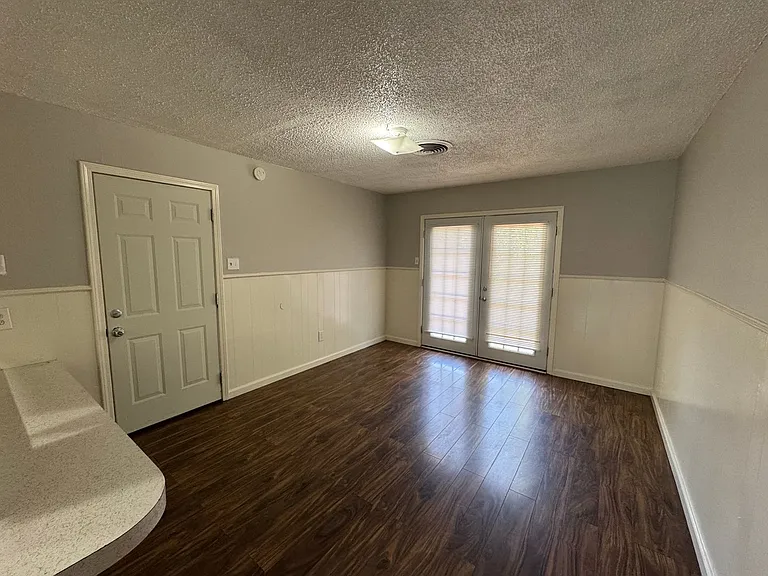 315 N Walnut St — Photo 2