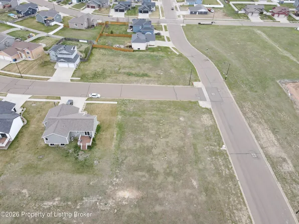 Wahl St, Dickinson, ND 58601