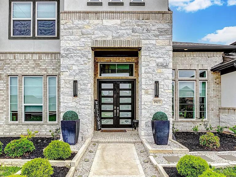 9903 Regal Bend Dr — Photo 4