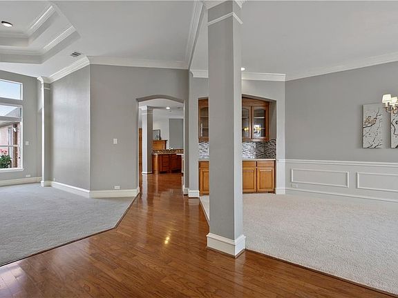 3rd image of 2702 Mary Ct