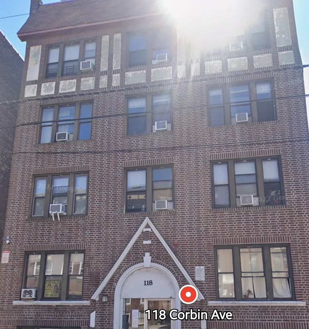 118 Corbin Ave — Photo 1