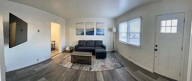 430 E Line St — Photo 3