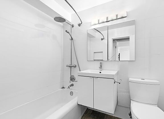 5th image of 301 E 66th St APT 16H