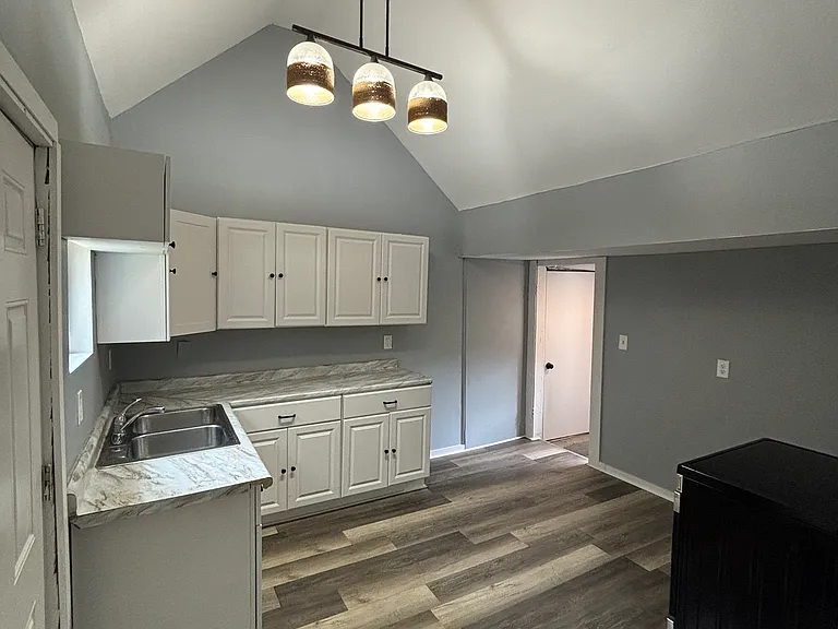 1248 Newton St — Photo 7