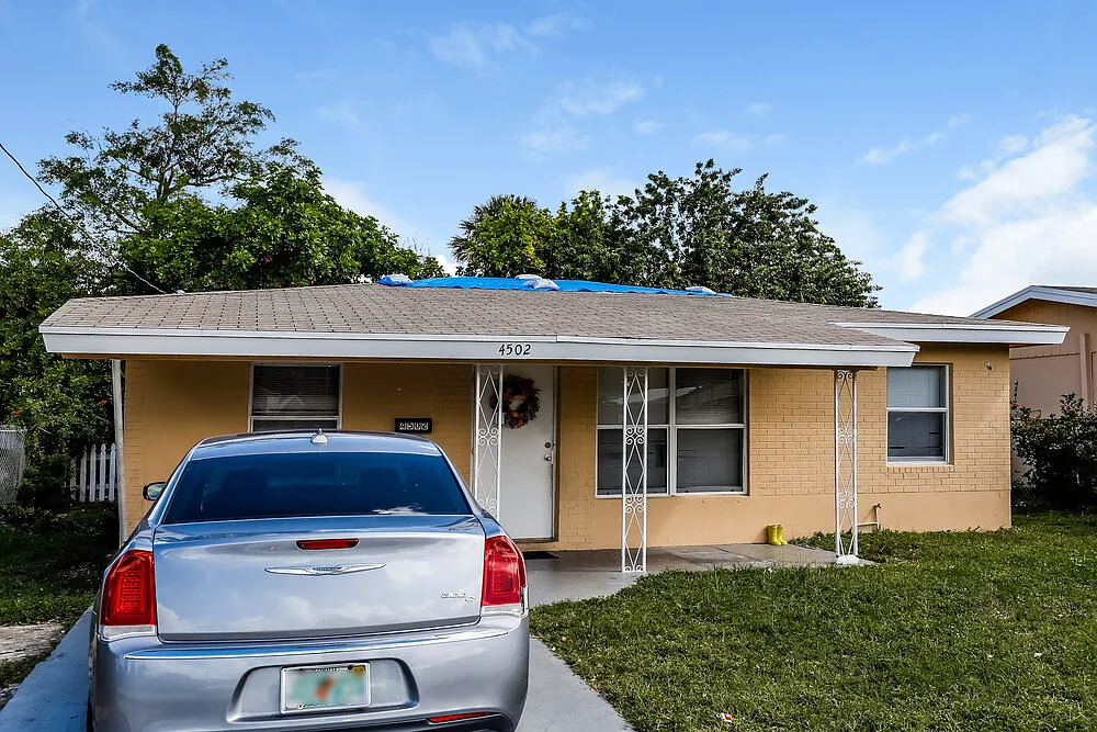 3 bed, 1.0 bath, 883 sqft, $2,840 — Photo 1
