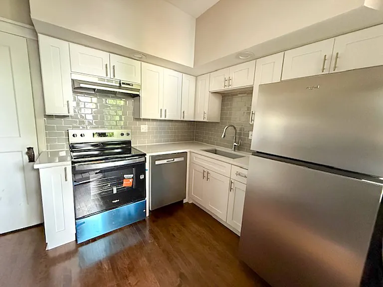 3305-09 W. Sunnyside Ave./4458 N. Spaulding Ave. — Photo 2