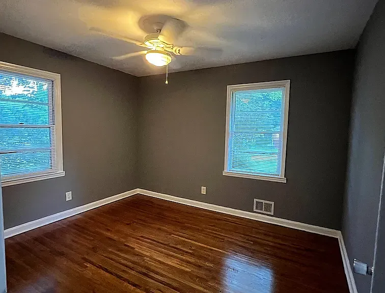 2884 Meadowview Dr — Photo 12