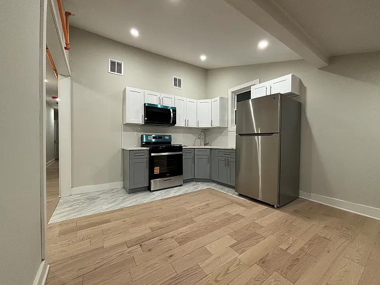 20 Maltby Pl #3L — Photo 1