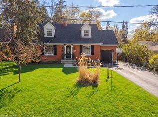 115 Roslin Ave S, Waterloo, ON N2L 2H3