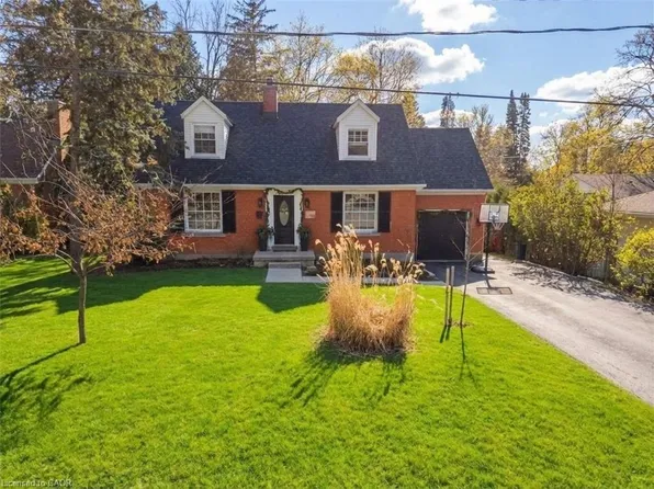 115 Roslin Ave S, Waterloo, ON N2L 2H3