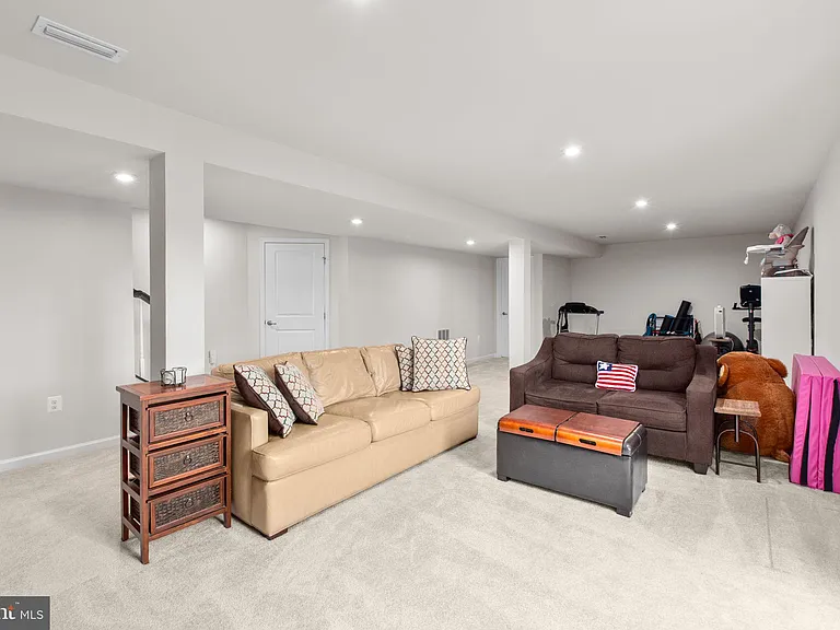 6427 Hawkeye Dr — Photo 43
