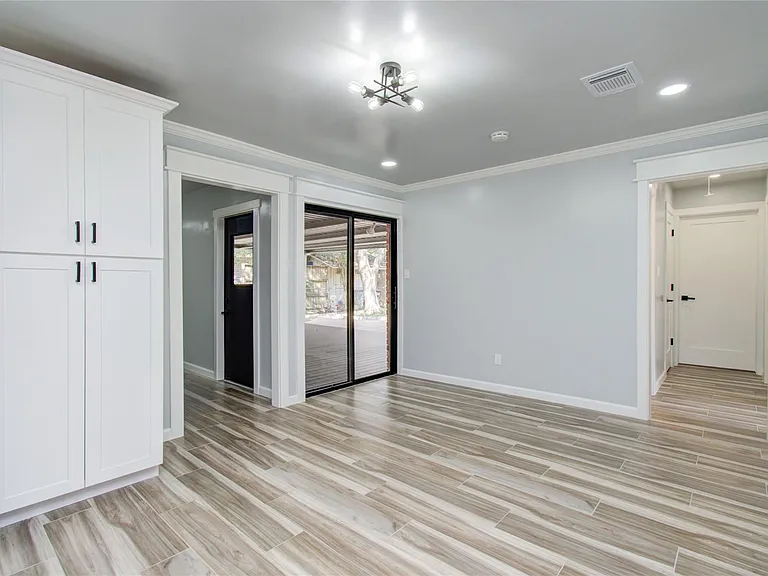 1806 Cypress Dr — Photo 9
