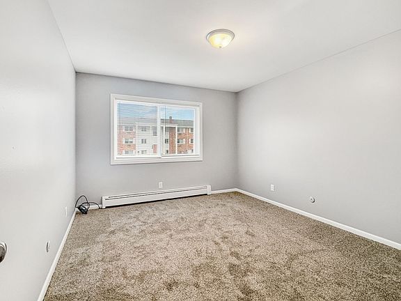 4th image of 533 W 20th St APT 6