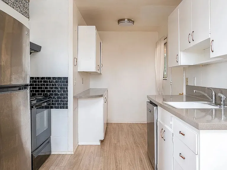 3660 NE Lombard St — Photo 4