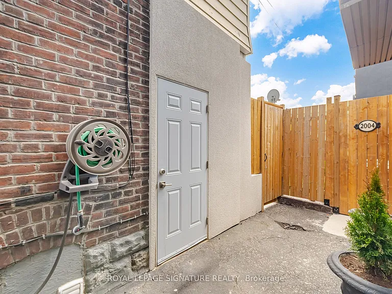 2000 Dufferin St #1 — Photo 30