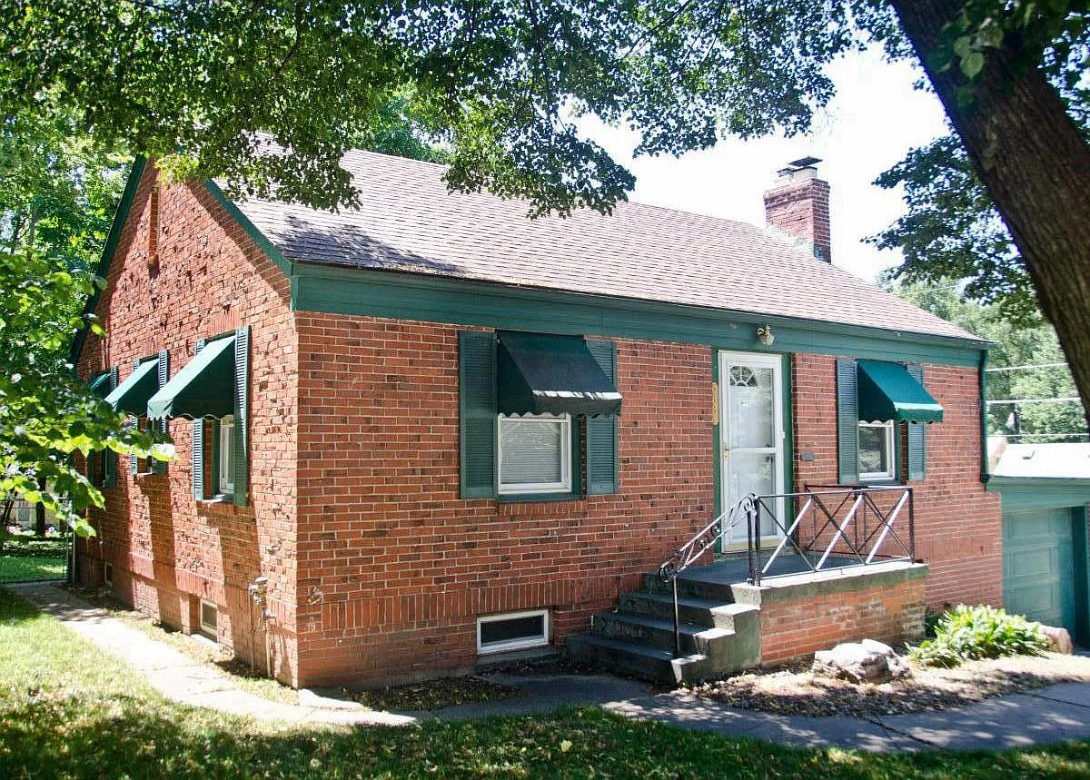 5631 Pine Street — Photo 3