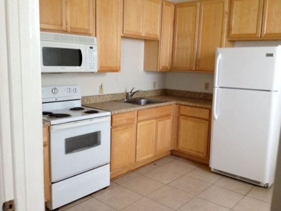 3rd image of 621 Cortez St