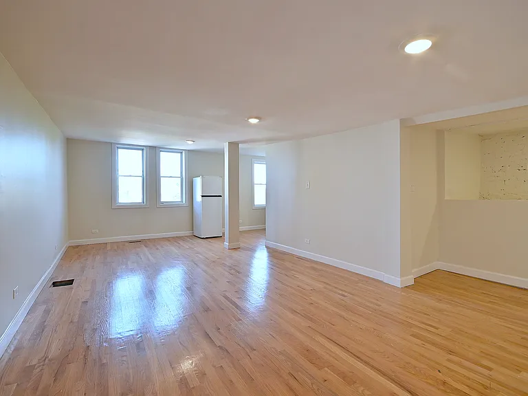 233 N Sacramento Blvd — Photo 30