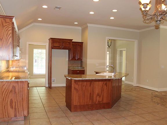 3rd image of 7811 Pebblebrook Dr