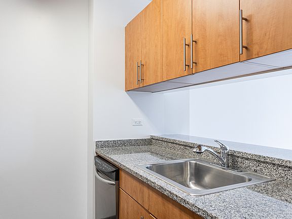 5th image of 2 Gold St APT 3305