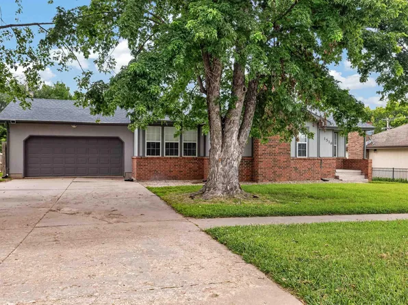1516 Saint Marys Rd, Junction City, KS 66441