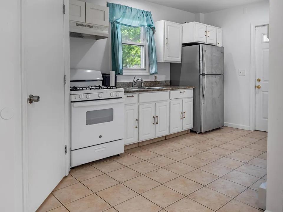 35 Terrace Dr #2R